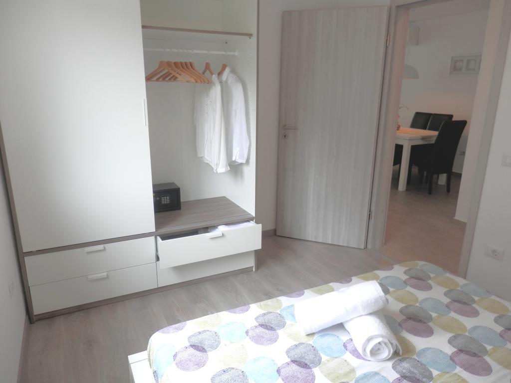 Luna Apartment Poreč Exteriör bild