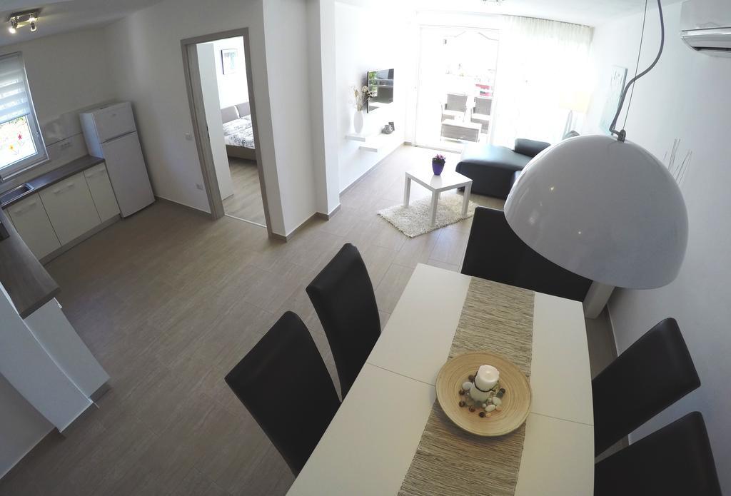 Luna Apartment Poreč Exteriör bild