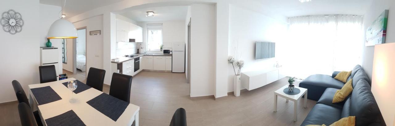Luna Apartment Poreč Exteriör bild