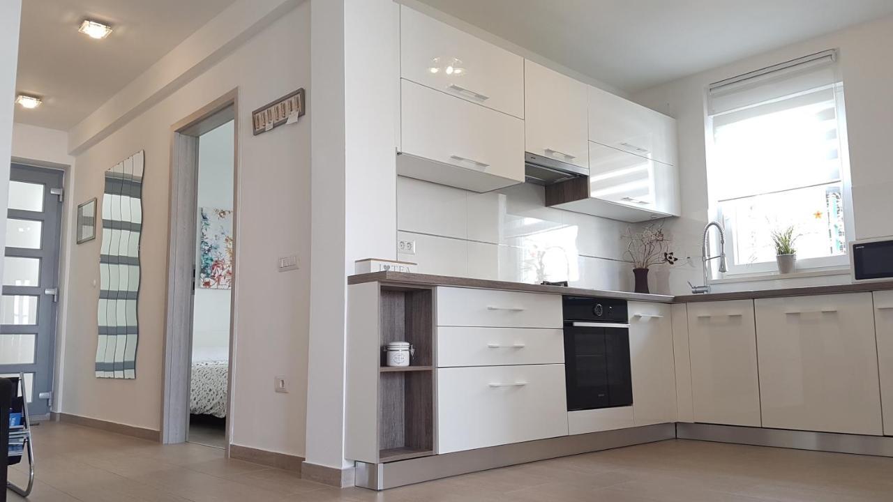 Luna Apartment Poreč Exteriör bild